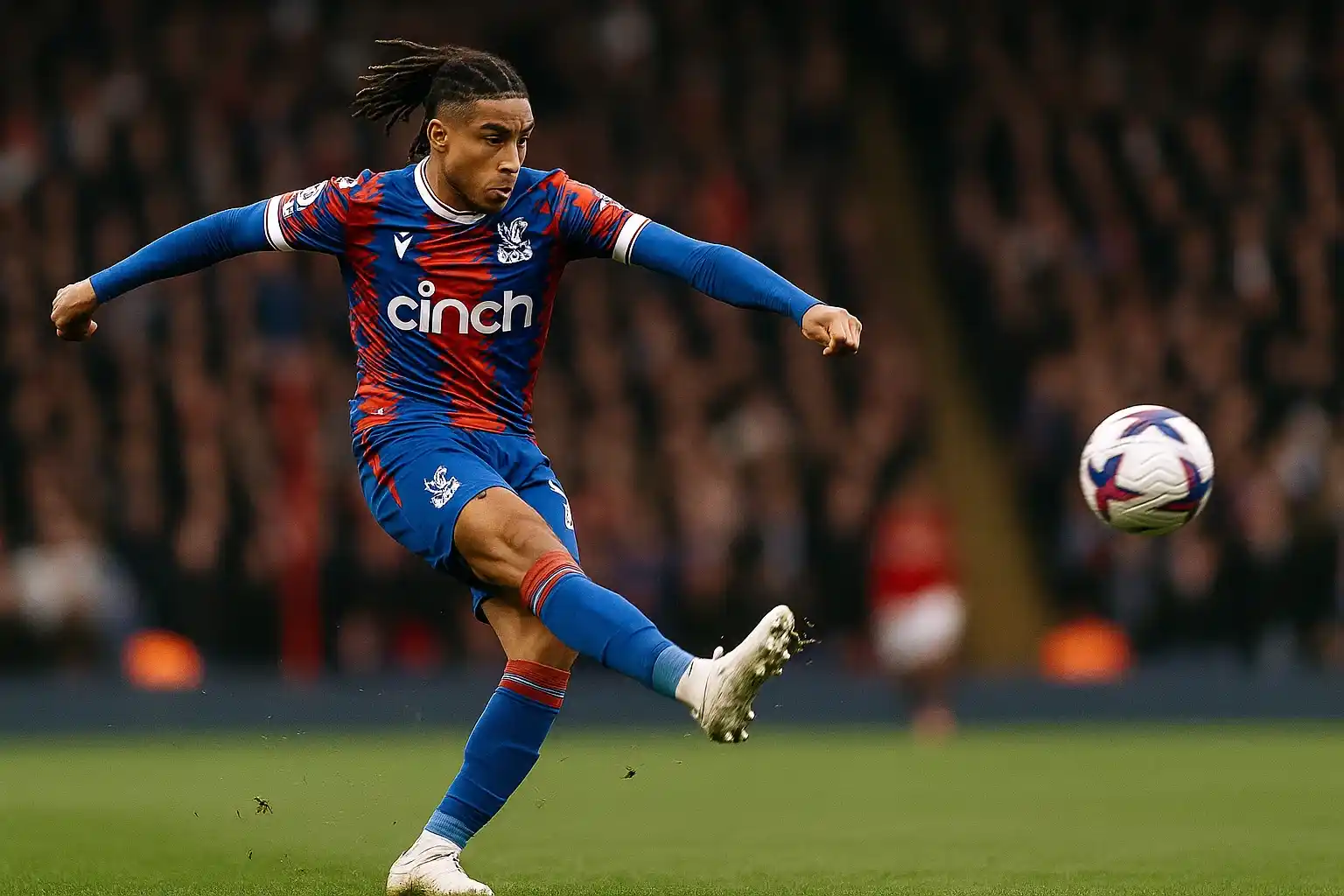 Michael Olise tung cú sút xa đẳng cấp